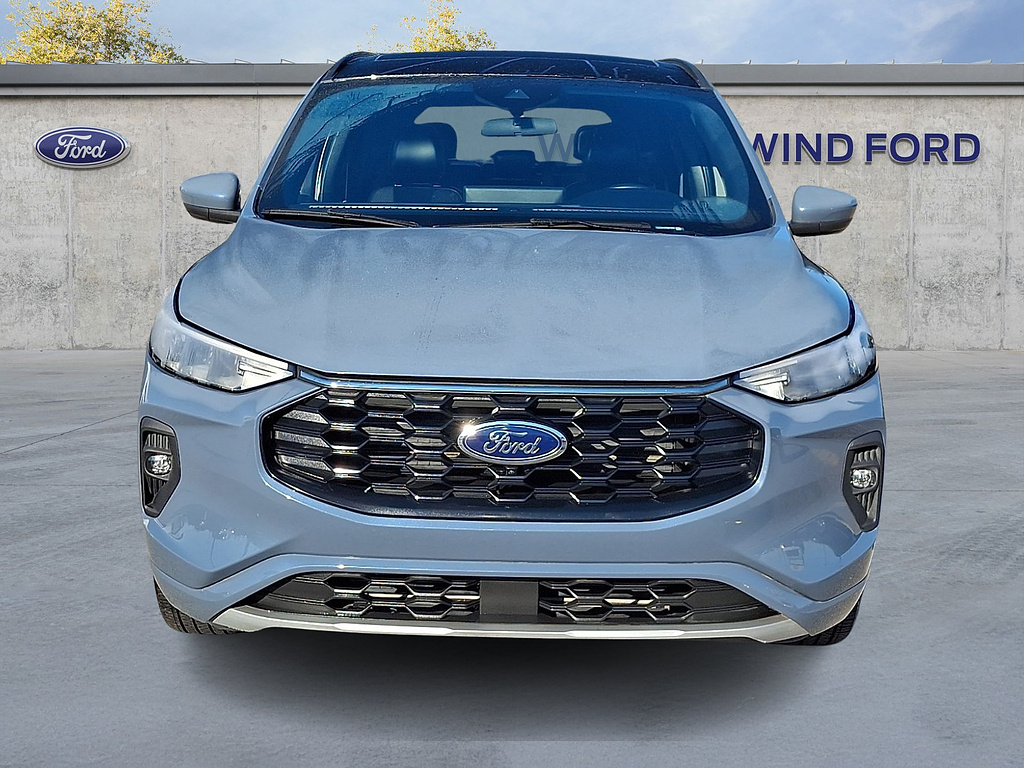 2024 Ford Escape photo 2 of 31