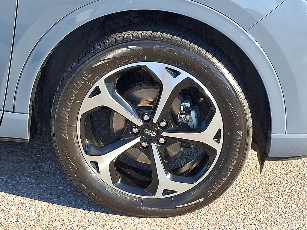 2024 Ford Escape photo 8 of 31