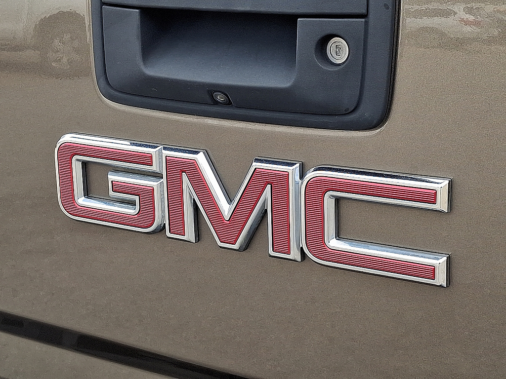2015 GMC Sierra 1500 photo 29 of 31
