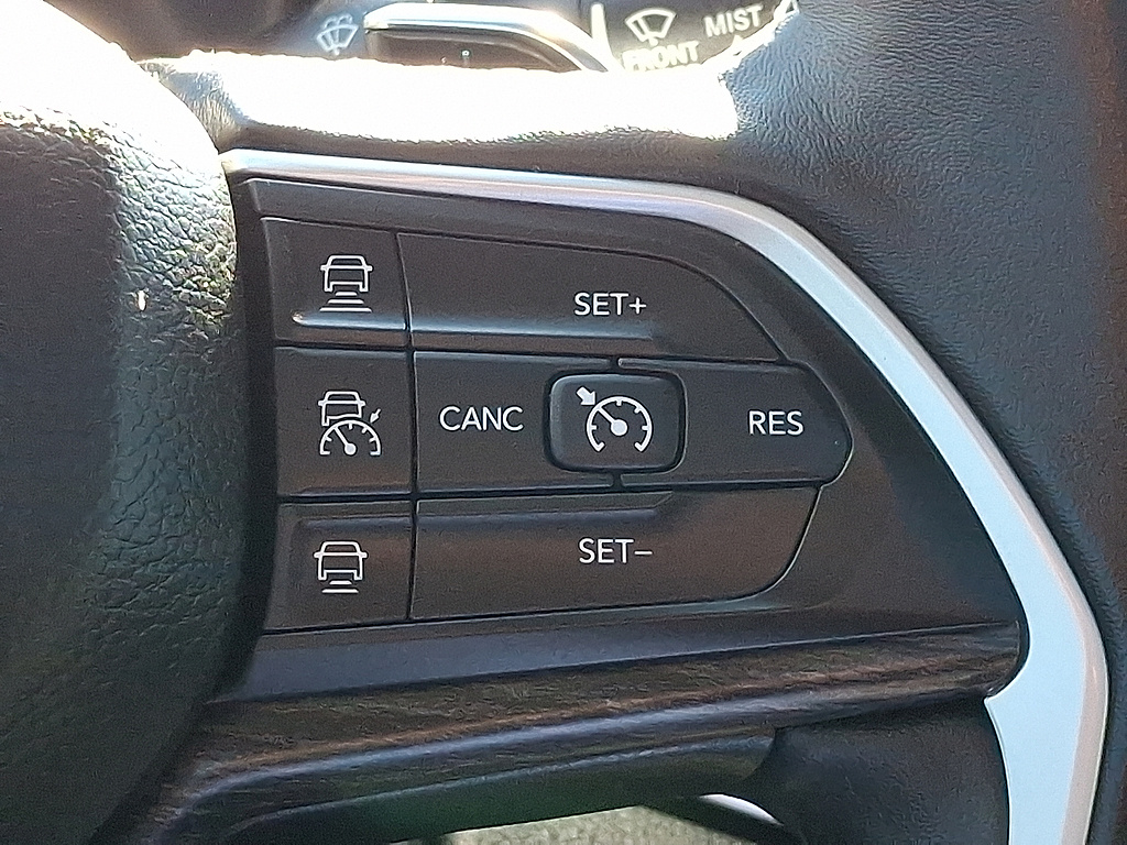 2022 Jeep Grand Cherokee L photo 23 of 32