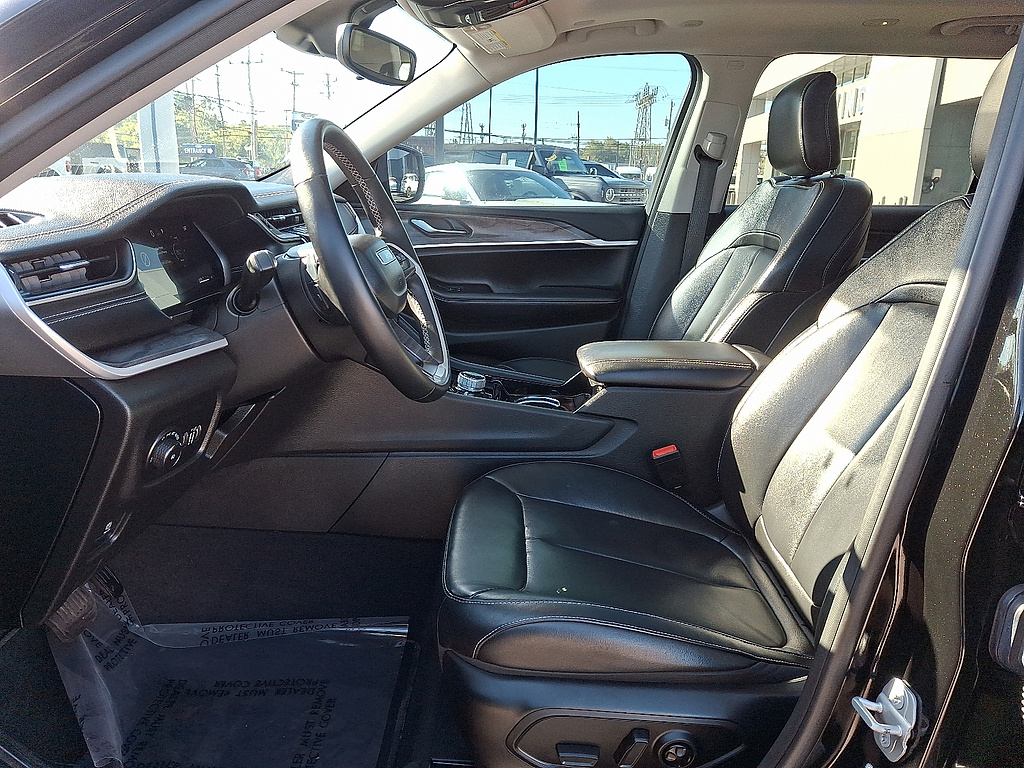 2022 Jeep Grand Cherokee L photo 14 of 32