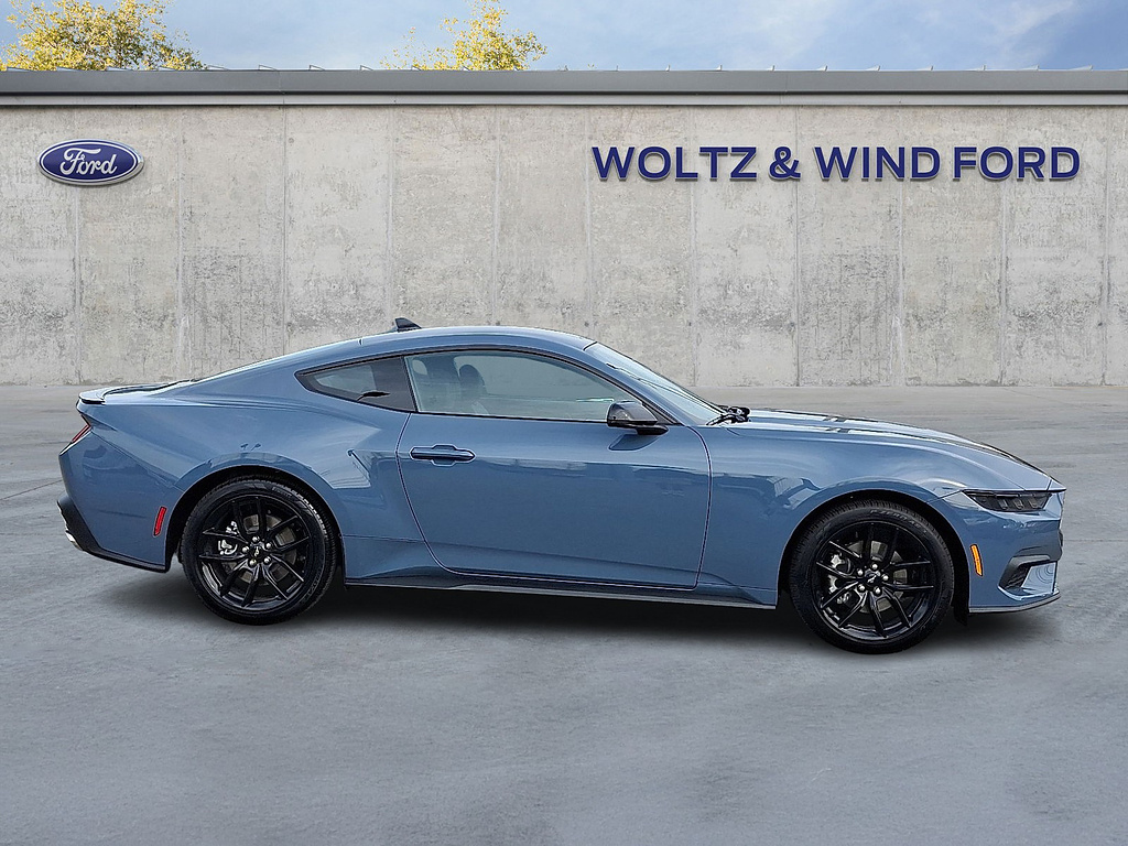 2026 Ford Mustang photo 7 of 31