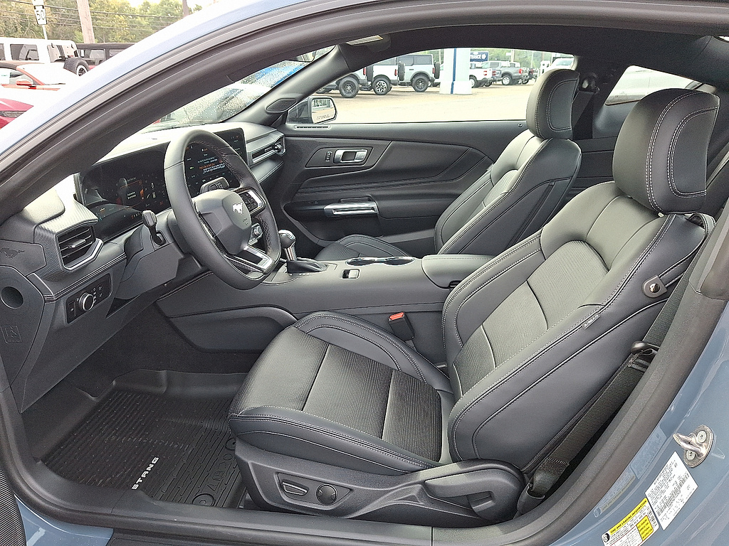 2026 Ford Mustang photo 12 of 31