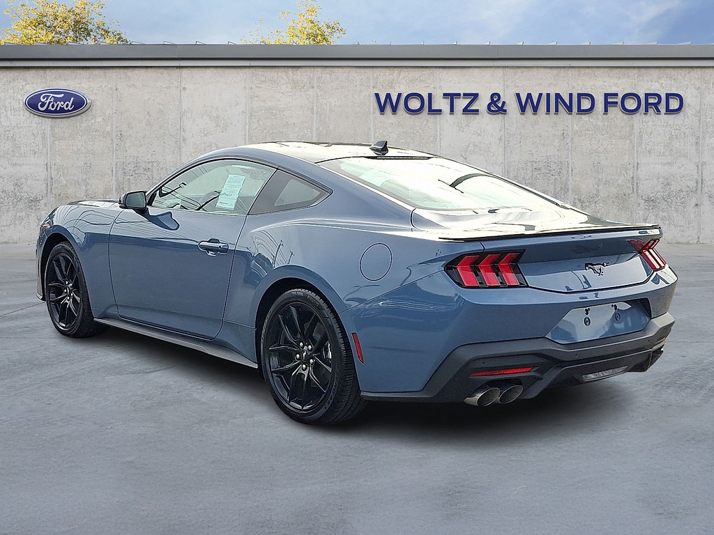 2026 Ford Mustang photo 4 of 31