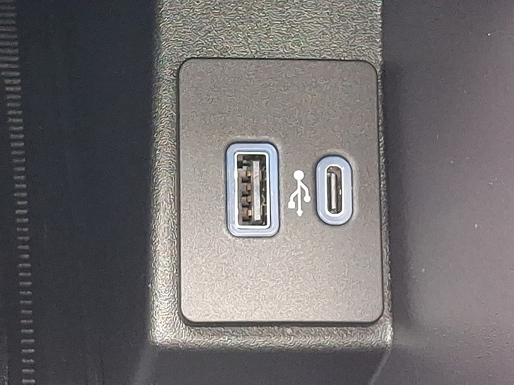 2024 Ford Edge photo 24 of 31