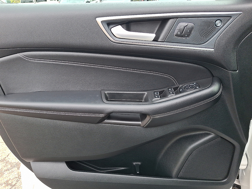 2024 Ford Edge photo 12 of 31