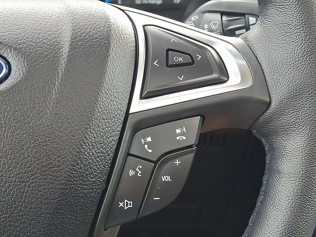 2024 Ford Edge photo 21 of 31