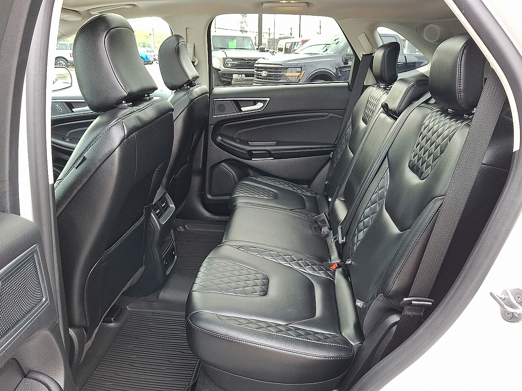 2024 Ford Edge photo 10 of 31