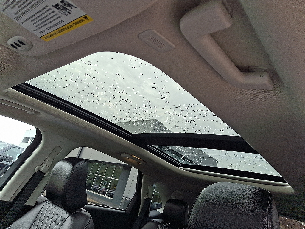 2024 Ford Edge photo 14 of 31