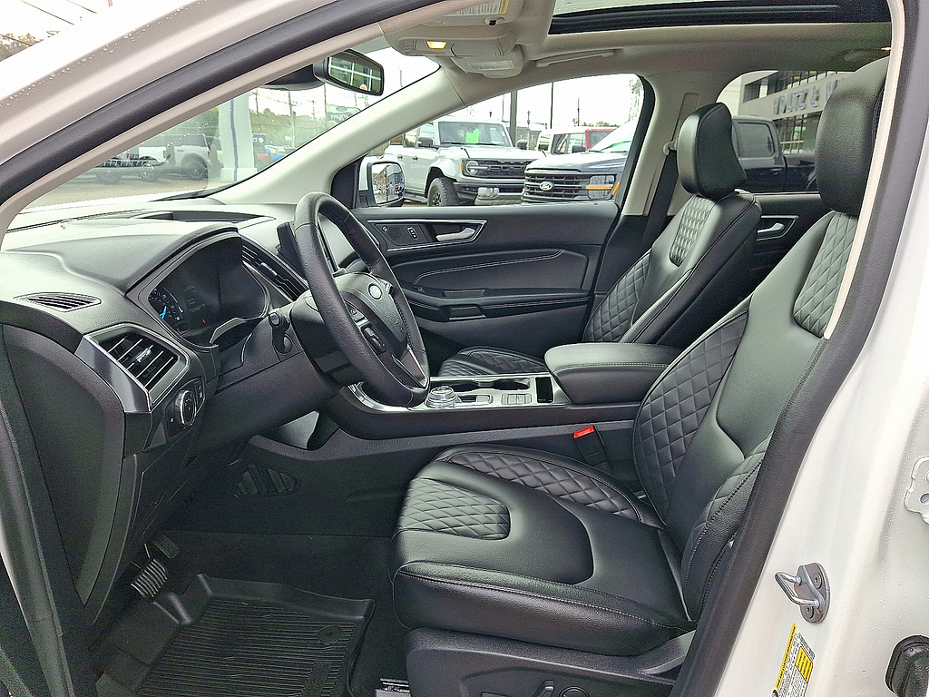 2024 Ford Edge photo 13 of 31