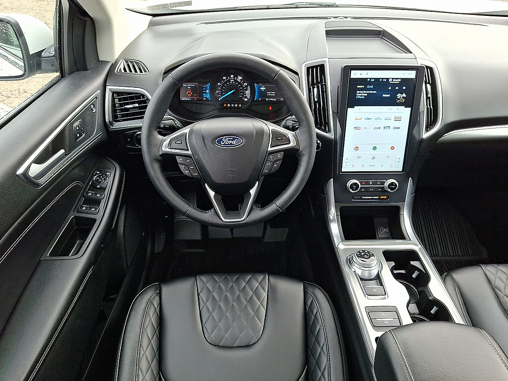 2024 Ford Edge photo 11 of 31