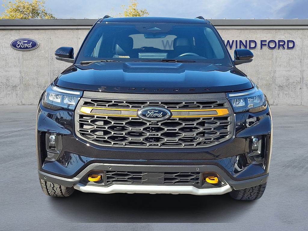 2026 Ford Explorer photo 2 of 31