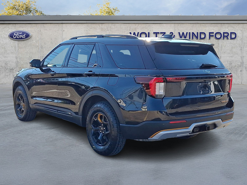 2026 Ford Explorer photo 4 of 31