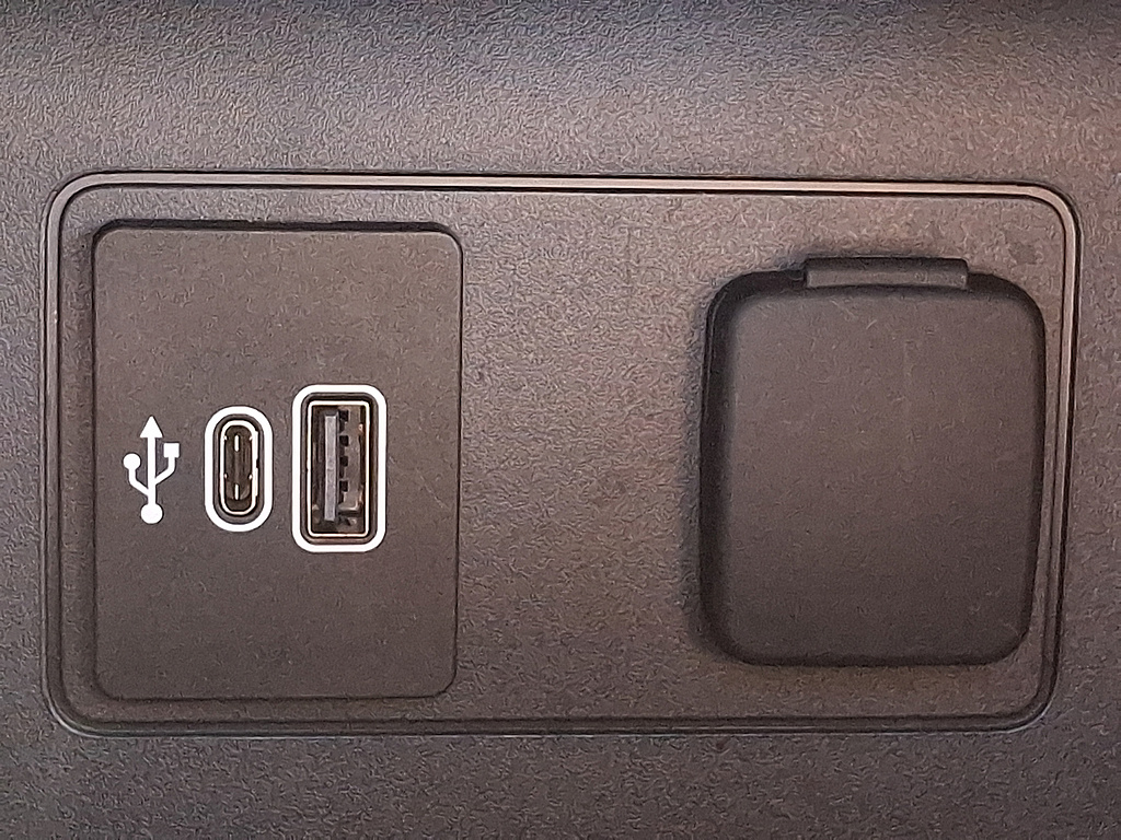 2026 Ford Explorer photo 26 of 31
