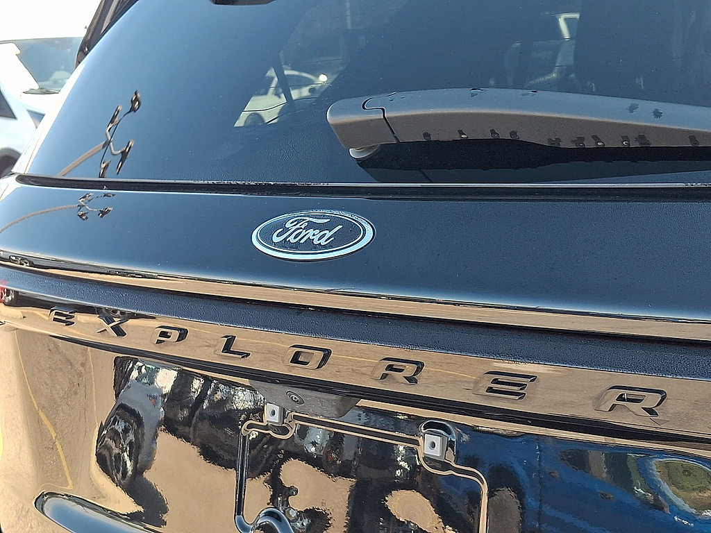 2026 Ford Explorer photo 30 of 31