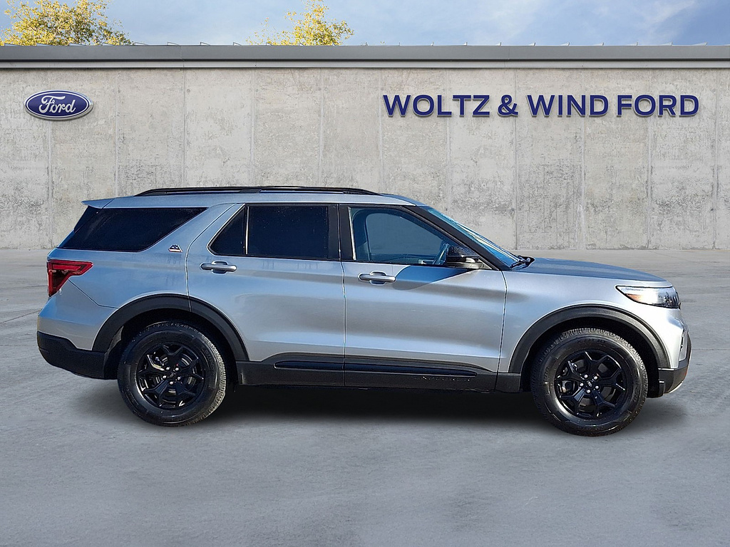 2023 Ford Explorer photo 7 of 32