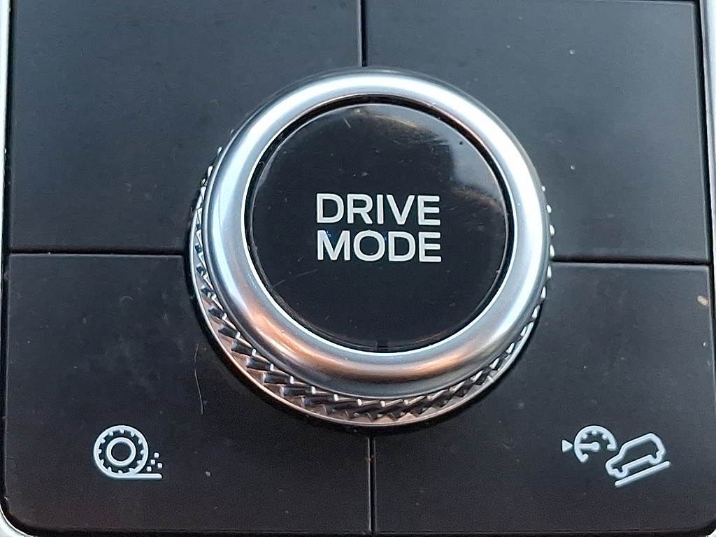 2023 Ford Explorer photo 26 of 32