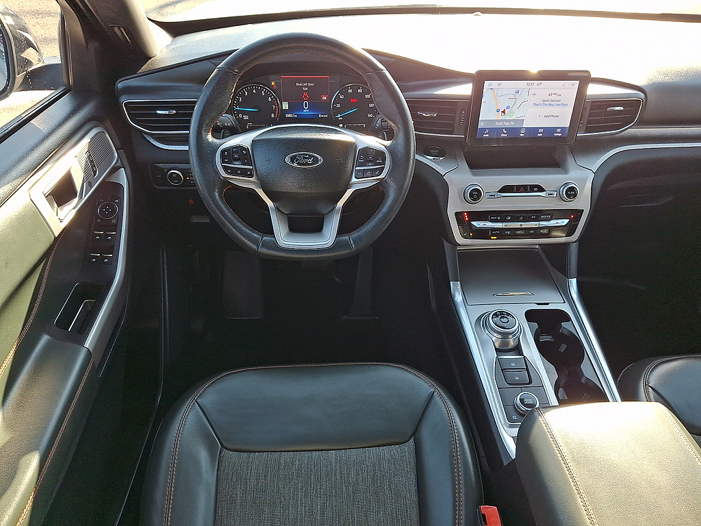 2023 Ford Explorer photo 11 of 32