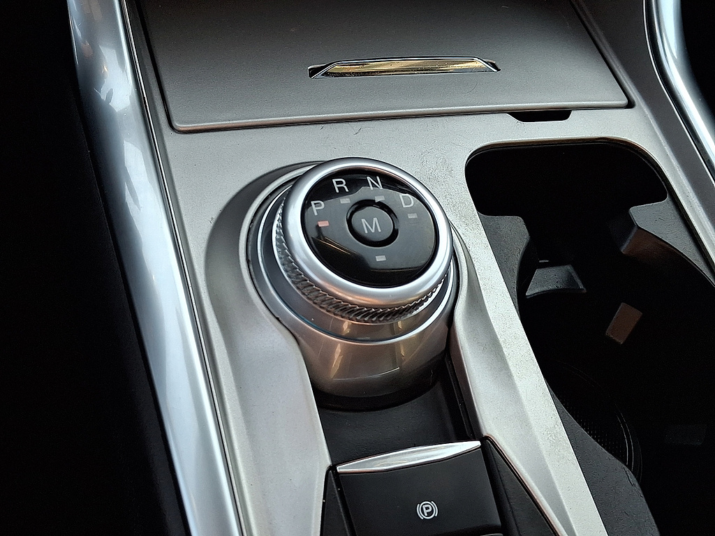 2023 Ford Explorer photo 15 of 32