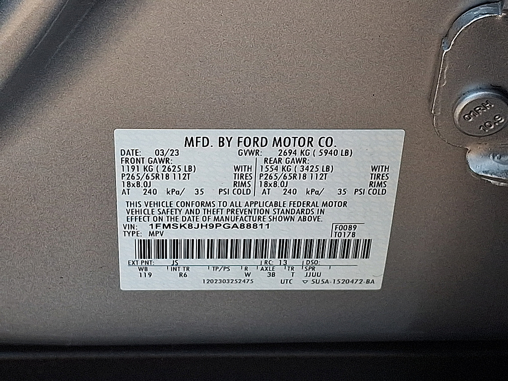 2023 Ford Explorer photo 27 of 32