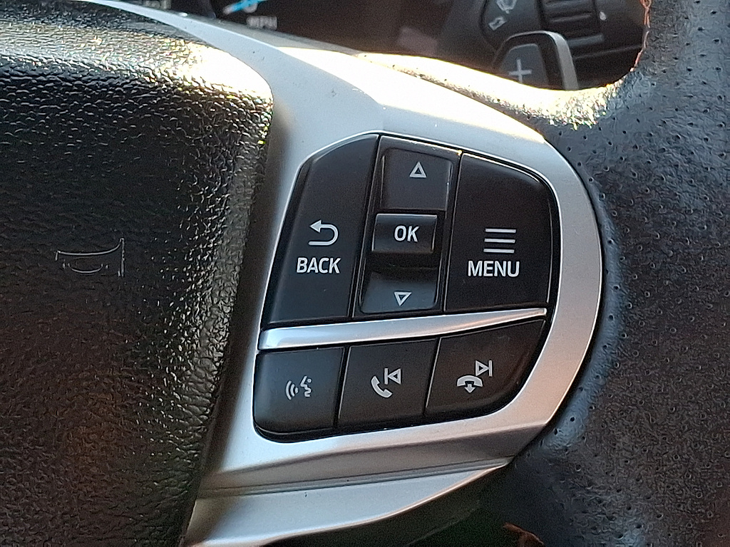 2023 Ford Explorer photo 23 of 32