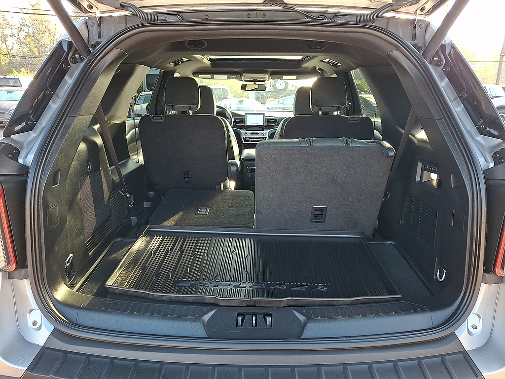 2023 Ford Explorer photo 29 of 32