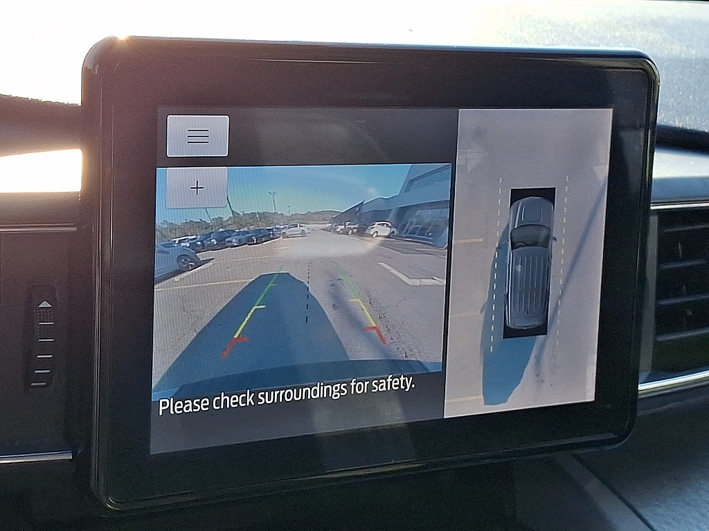 2023 Ford Explorer photo 19 of 32