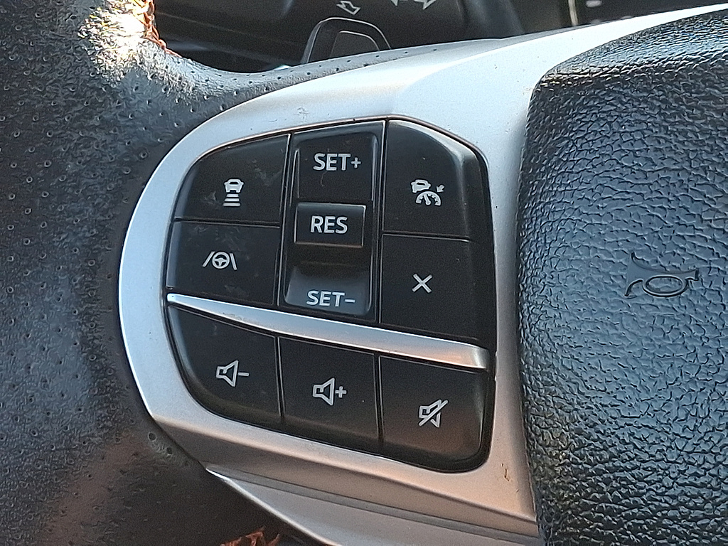 2023 Ford Explorer photo 22 of 32