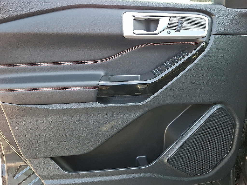 2023 Ford Explorer ST-Line Forged Green at Lake View Ford