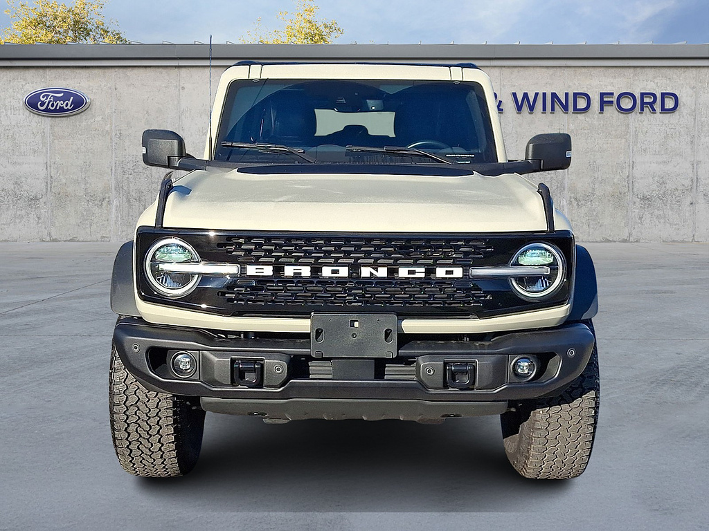 2025 Ford Bronco photo 2 of 31