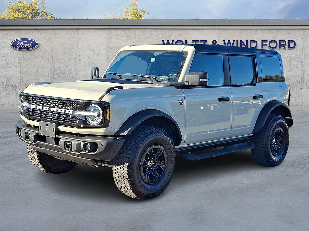 2025 Ford Bronco photo 3 of 31