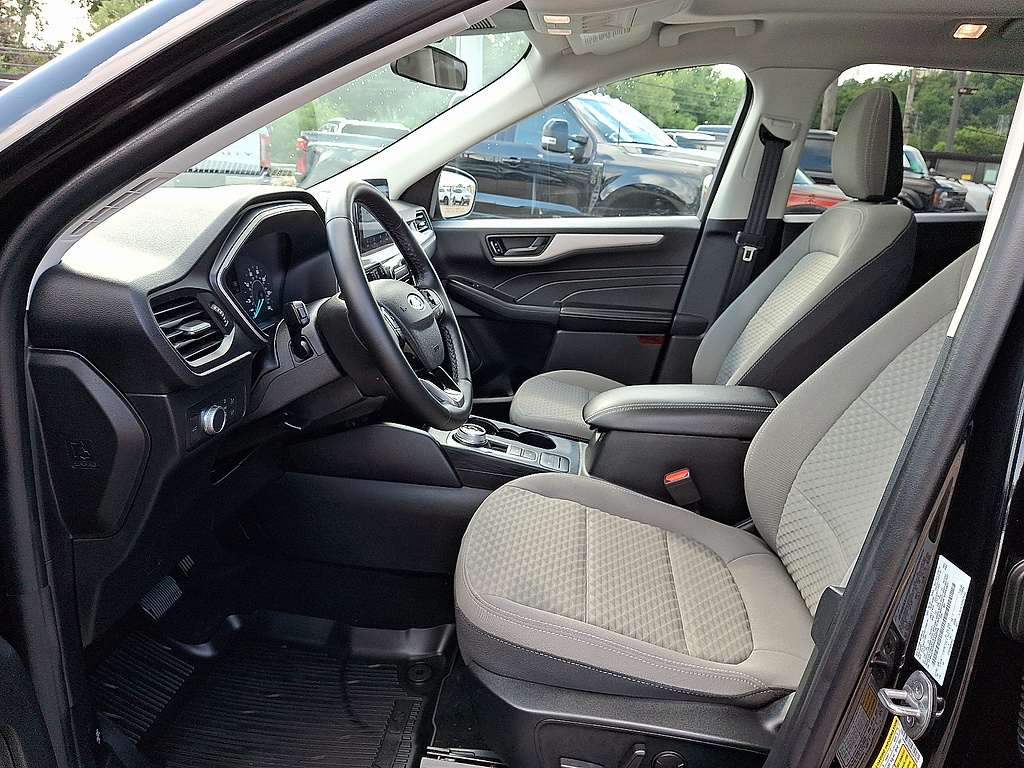 2022 Ford Escape SE Agate Black at Lake View Ford