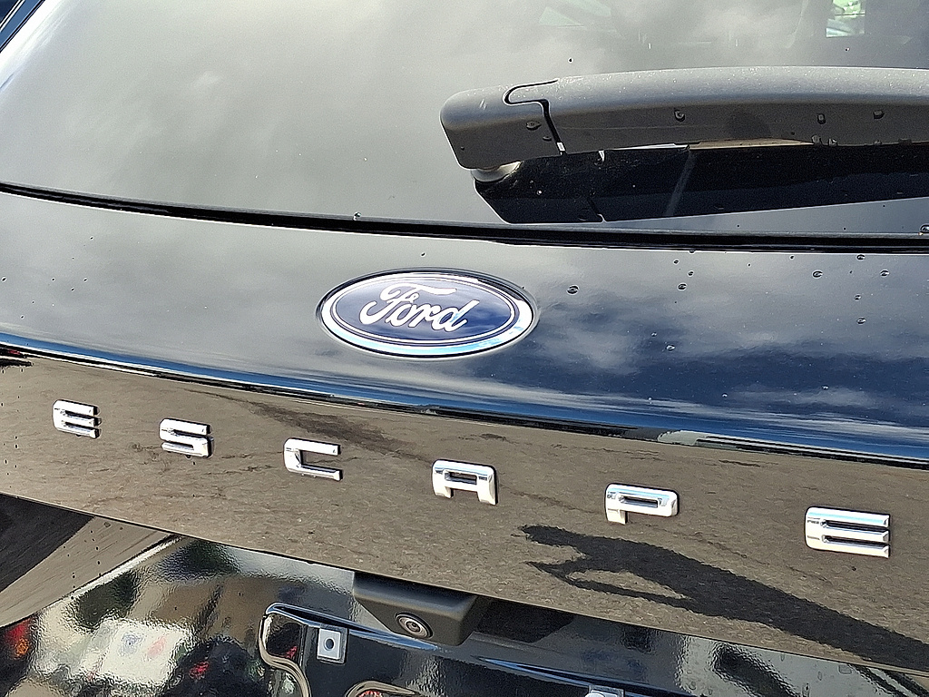 2022 Ford Escape SE Agate Black at Lake View Ford