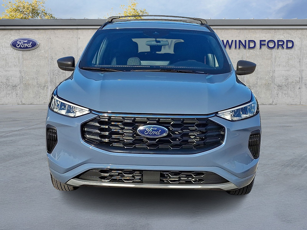 2024 Ford Escape photo 2 of 31