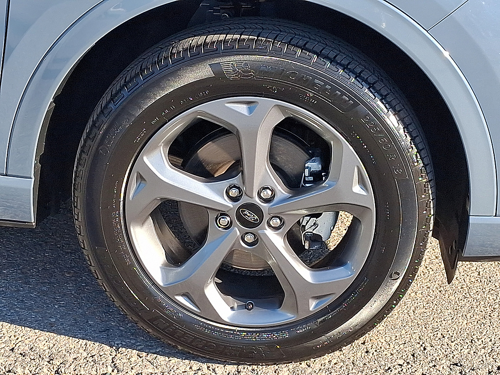 2024 Ford Escape photo 8 of 31