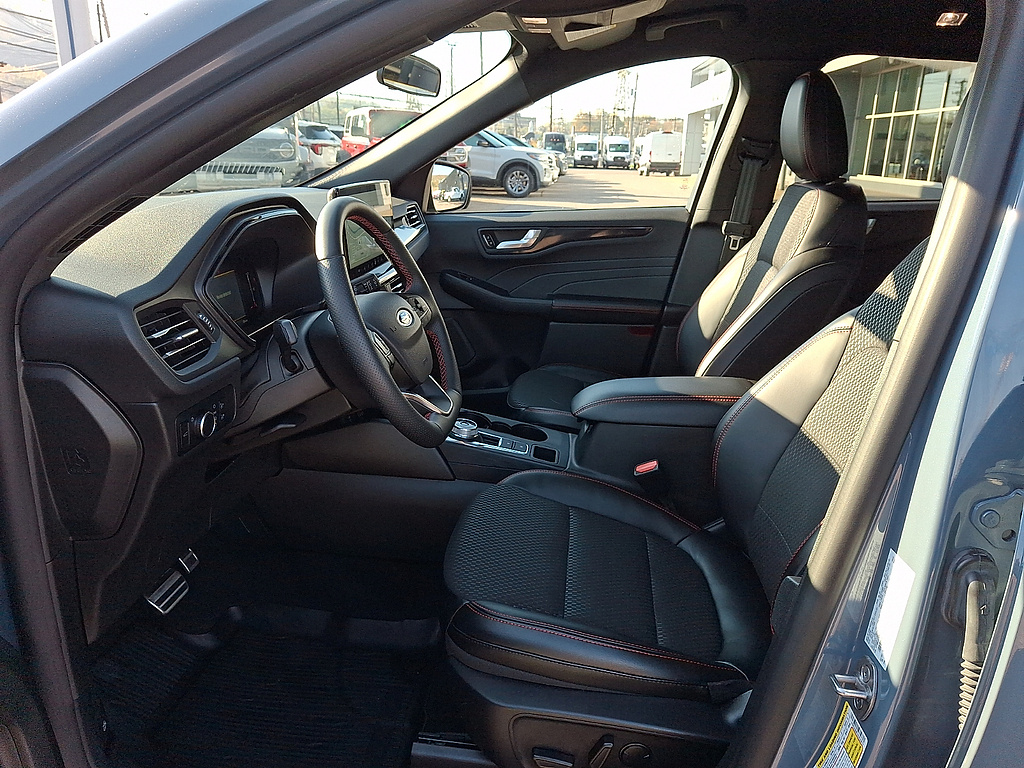2024 Ford Escape photo 13 of 31