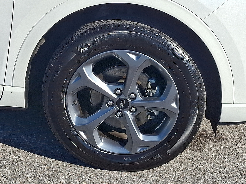 2024 Ford Escape photo 8 of 31
