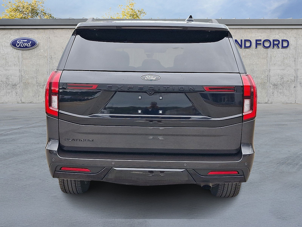 2025 Ford Expedition photo 5 of 31