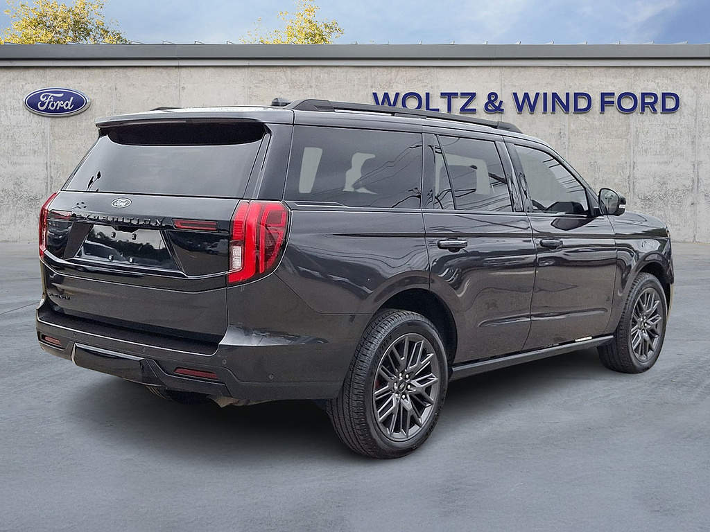 2025 Ford Expedition photo 6 of 31