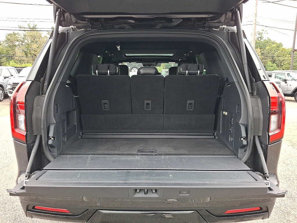 2025 Ford Expedition photo 28 of 31