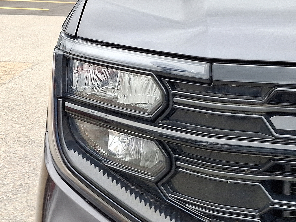 2025 Ford Expedition photo 9 of 31