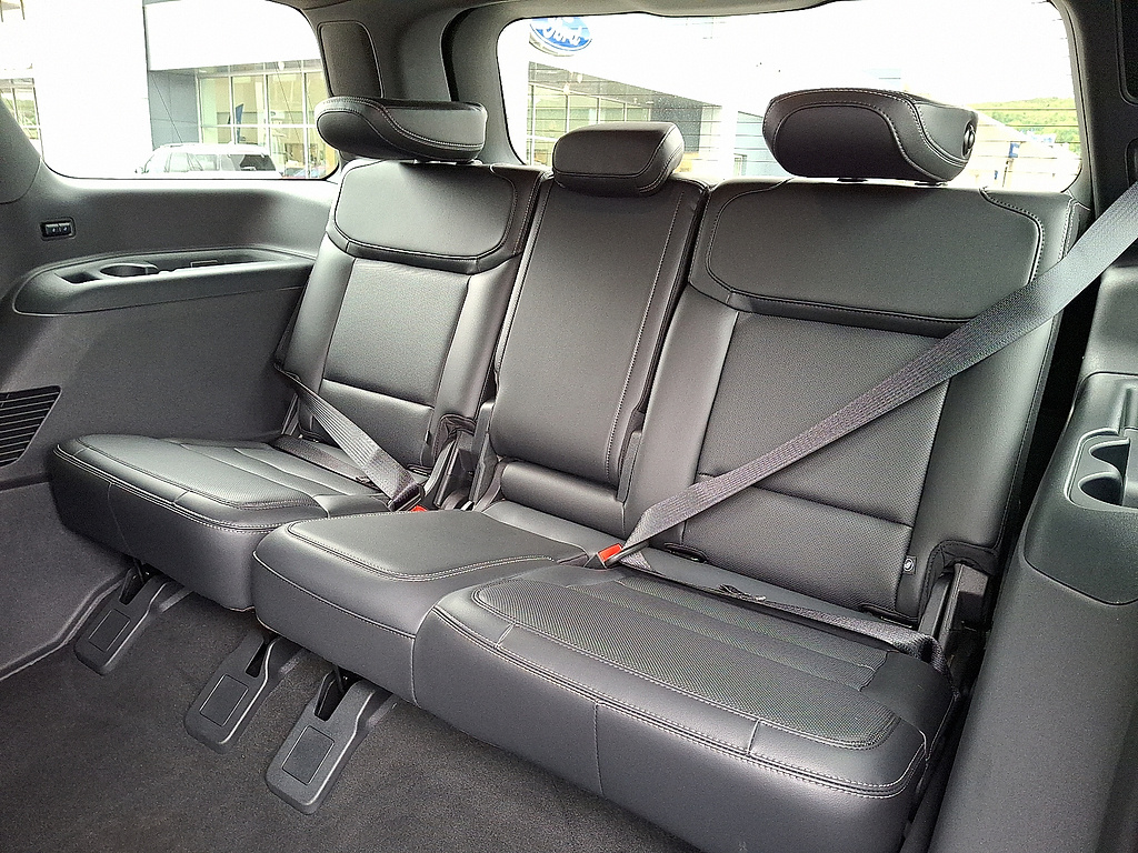 2025 Ford Expedition photo 11 of 31