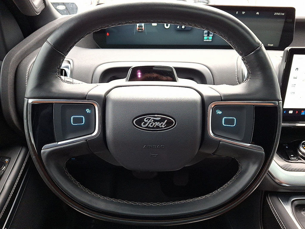 2025 Ford Expedition photo 19 of 31