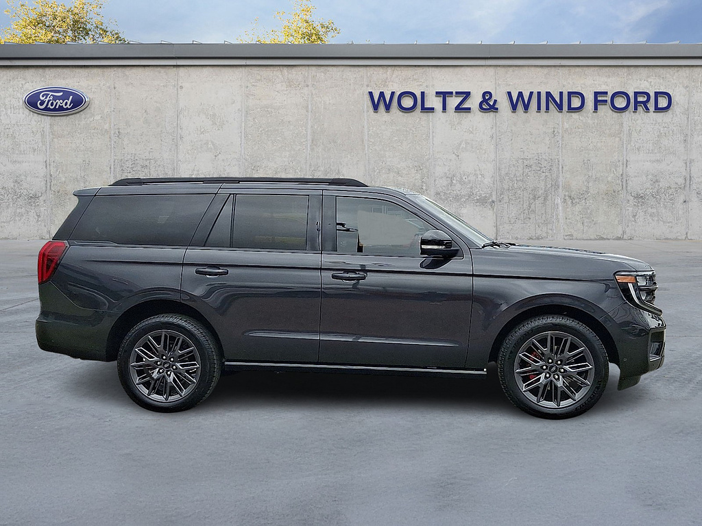 2025 Ford Expedition photo 7 of 31