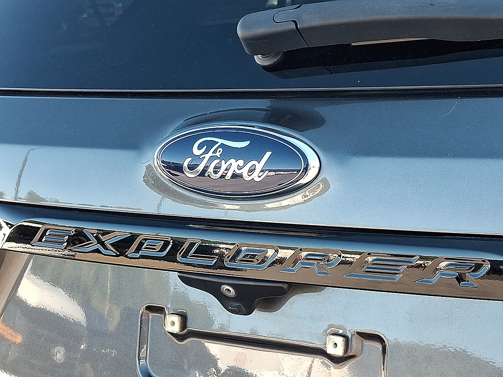 2019 Ford Explorer photo 30 of 31