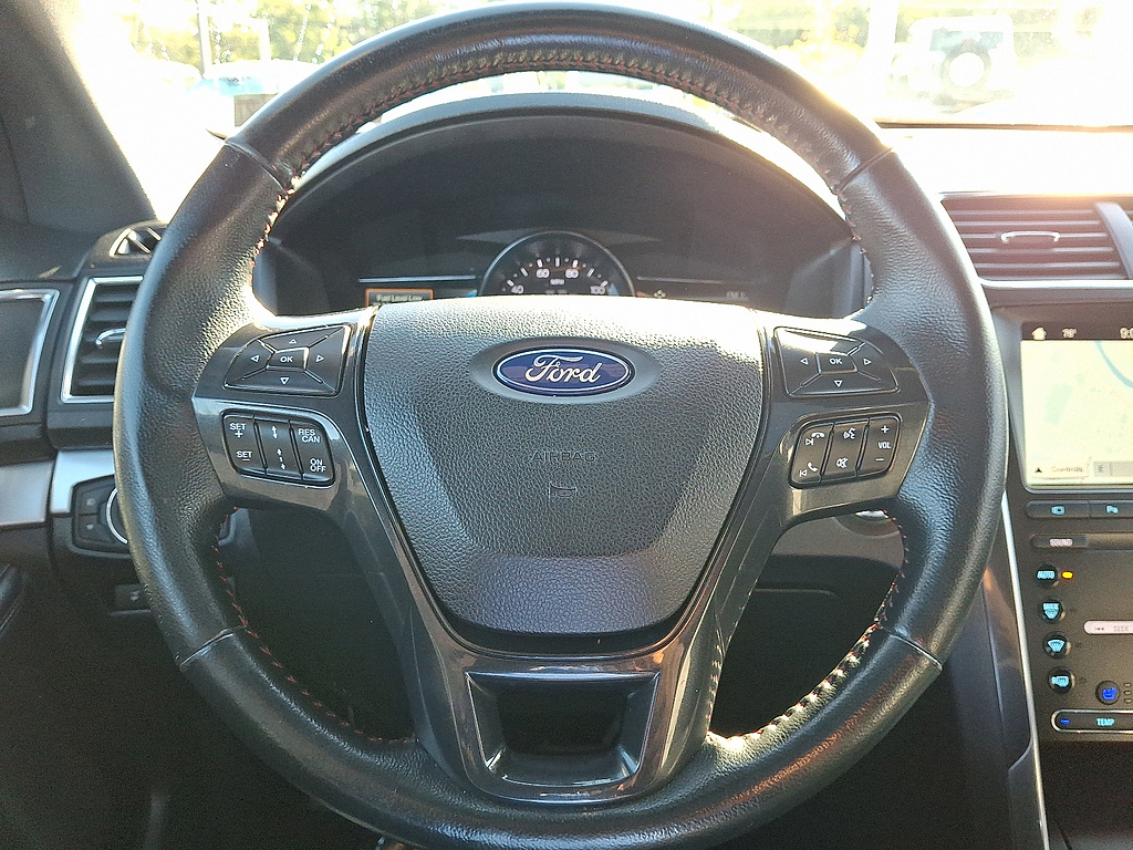 2019 Ford Explorer photo 21 of 31