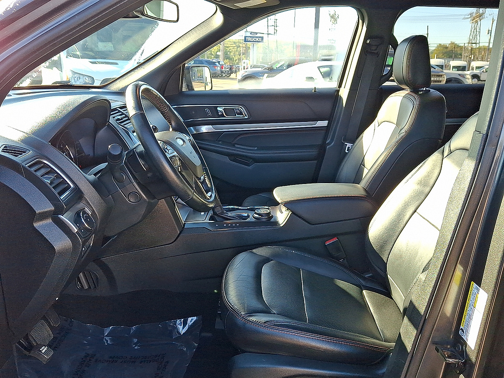 2019 Ford Explorer photo 14 of 31