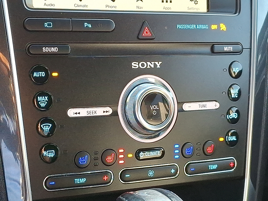 2019 Ford Explorer photo 17 of 31