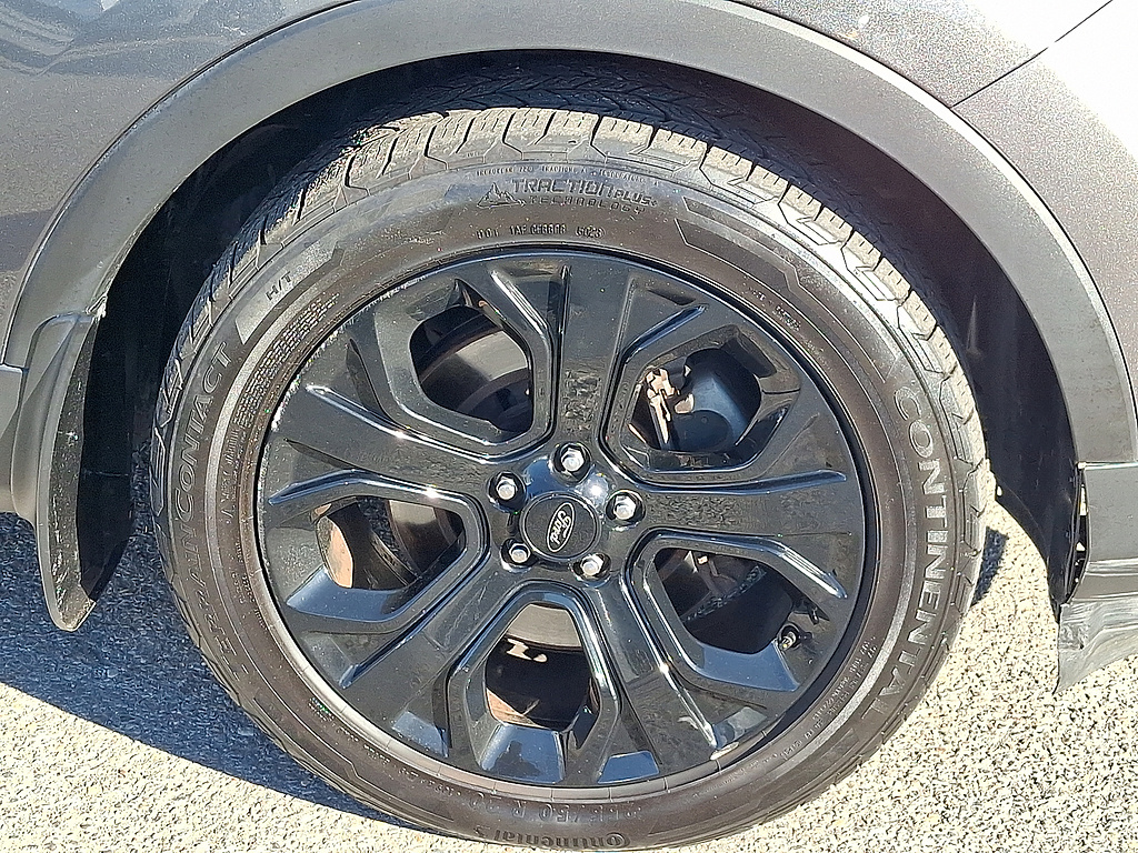 2019 Ford Explorer photo 8 of 31