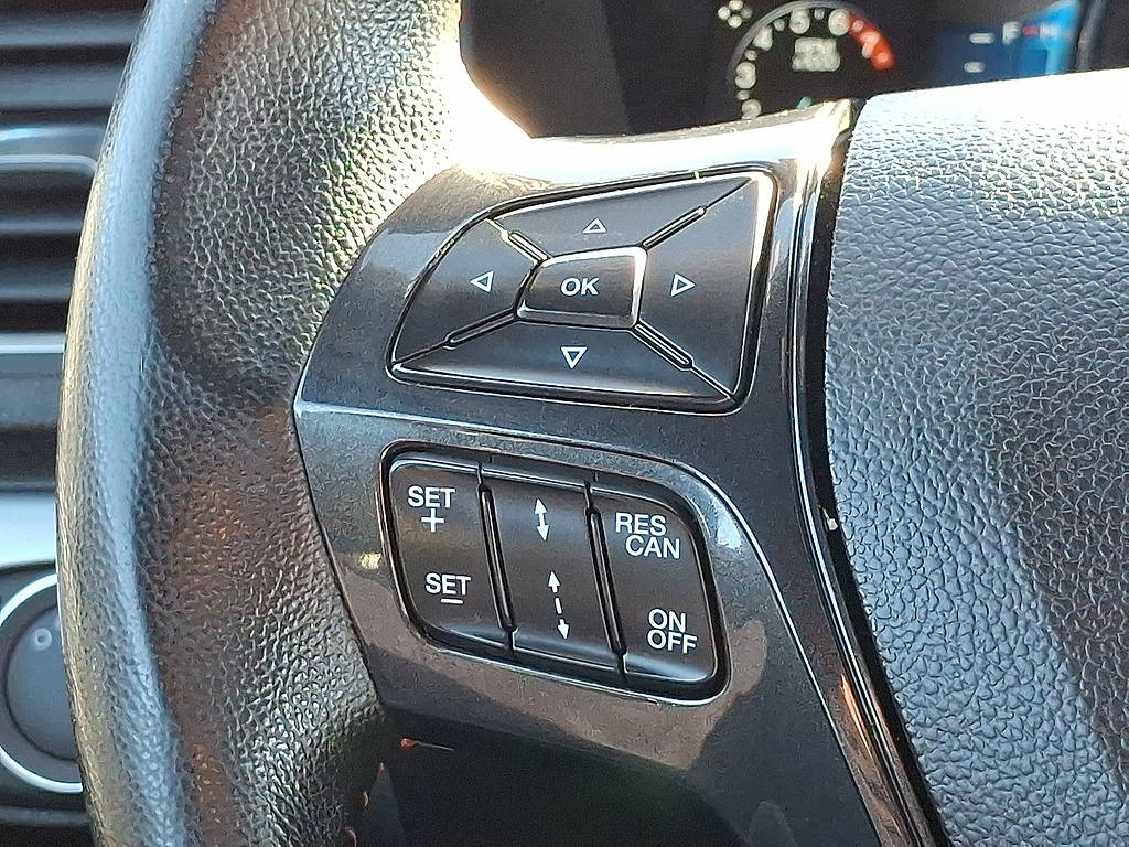 2019 Ford Explorer photo 23 of 31